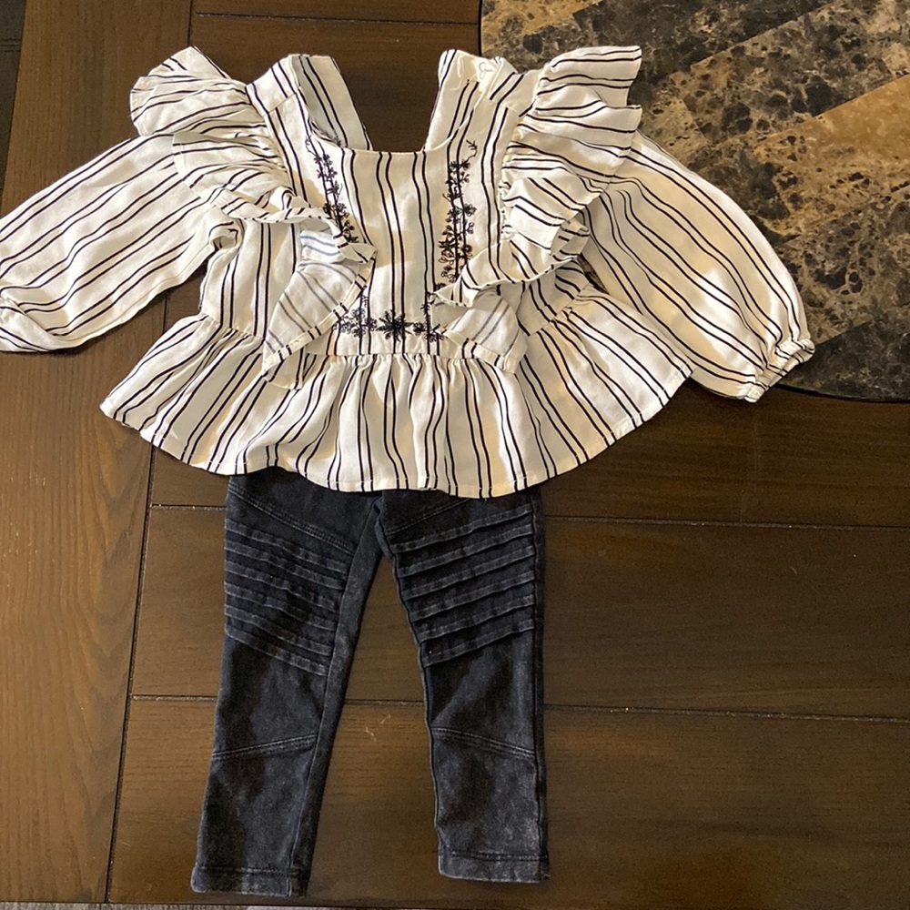 Jessica Simpson, 12M, white and black blouse with black wash leggings